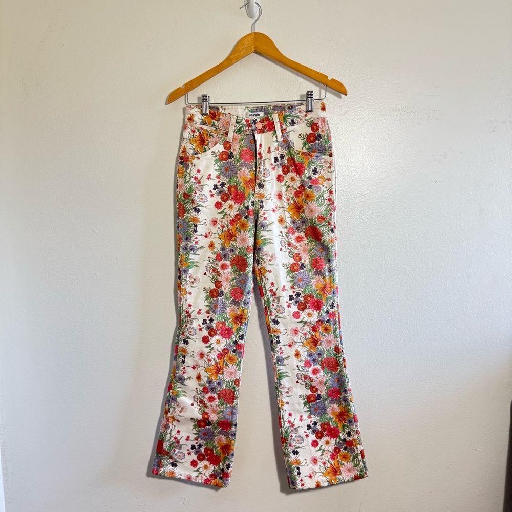Free People x Wrangler Westward 626 High Rise Boot Floral Jeans size 26 - Picture 2 of 10